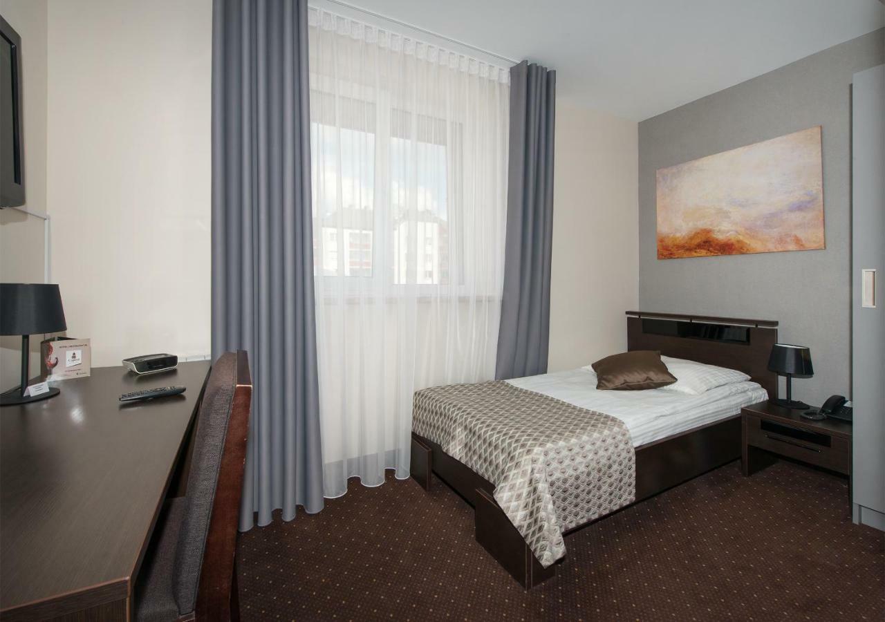 Hotel Capitol Biała Podlaska Εξωτερικό φωτογραφία